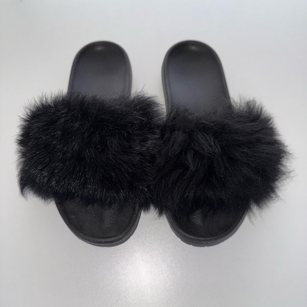 UGG fur sandal slides size 7